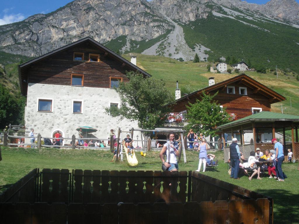 Agriturismo Raethia Isolaccia Ngoại thất bức ảnh