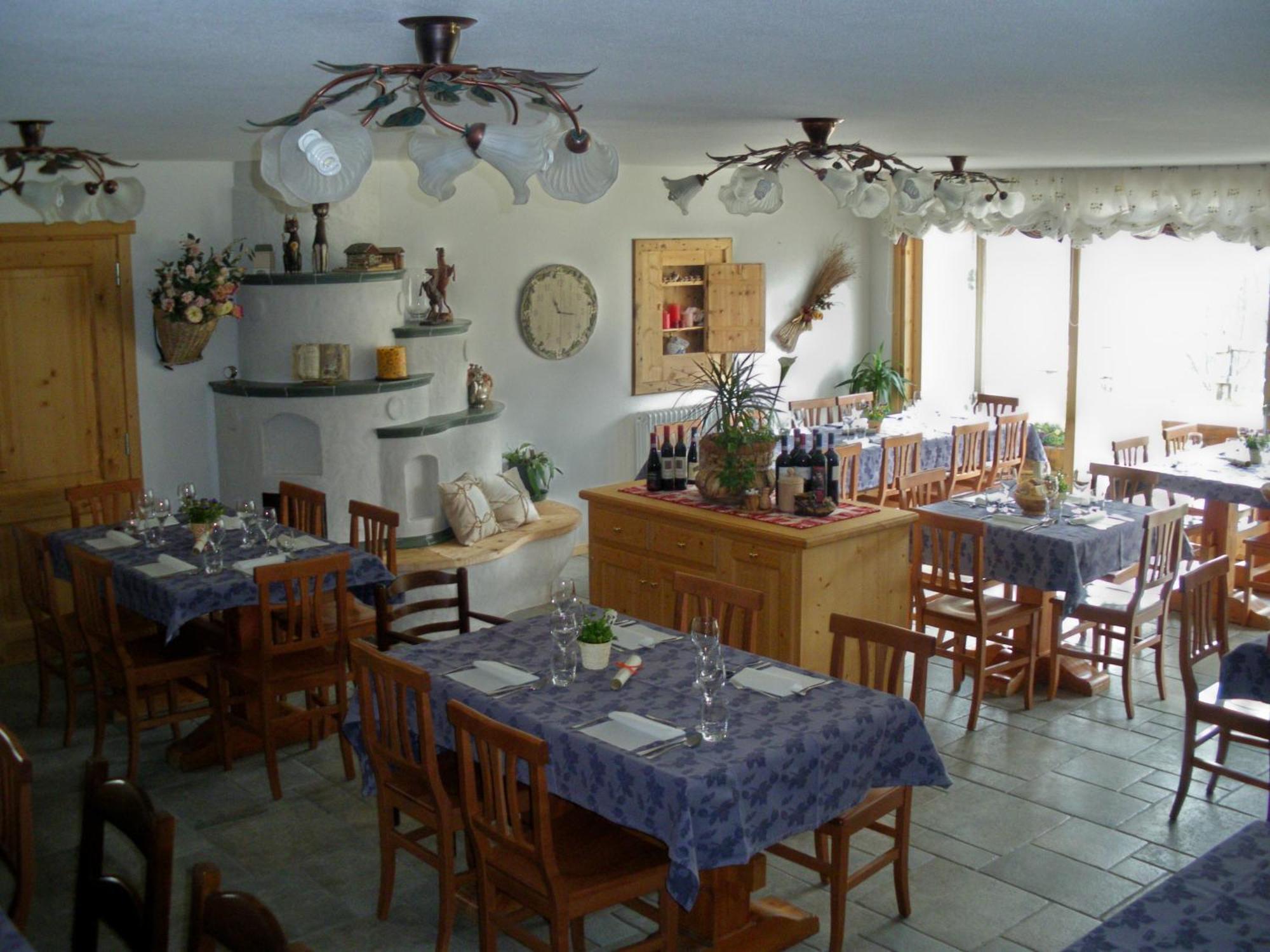 Agriturismo Raethia Isolaccia Ngoại thất bức ảnh