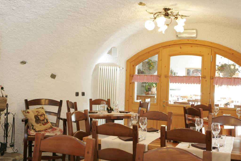 Agriturismo Raethia Isolaccia Ngoại thất bức ảnh