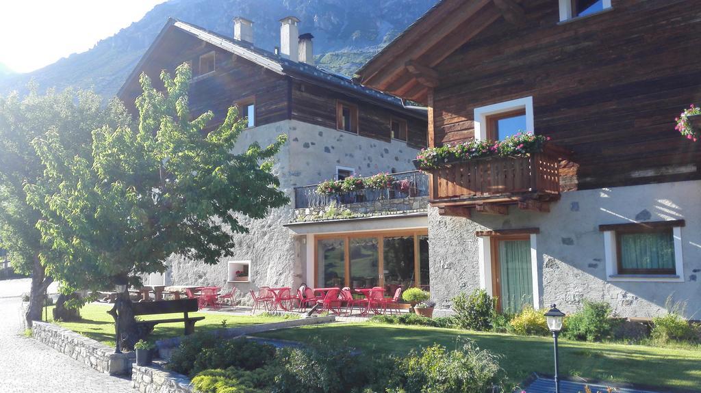 Agriturismo Raethia Isolaccia Ngoại thất bức ảnh