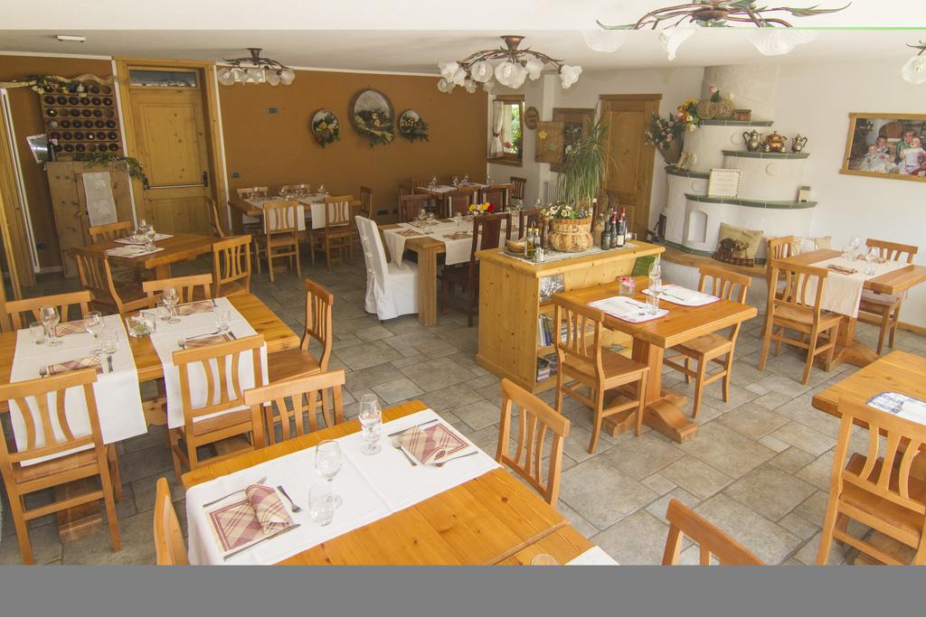Agriturismo Raethia Isolaccia Ngoại thất bức ảnh
