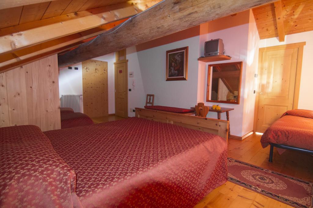 Agriturismo Raethia Isolaccia Ngoại thất bức ảnh