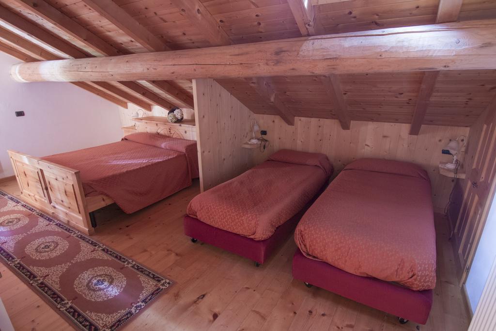 Agriturismo Raethia Isolaccia Ngoại thất bức ảnh
