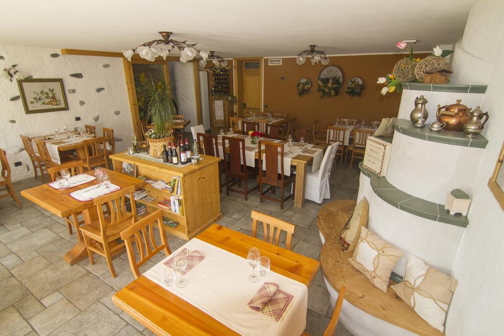 Agriturismo Raethia Isolaccia Ngoại thất bức ảnh