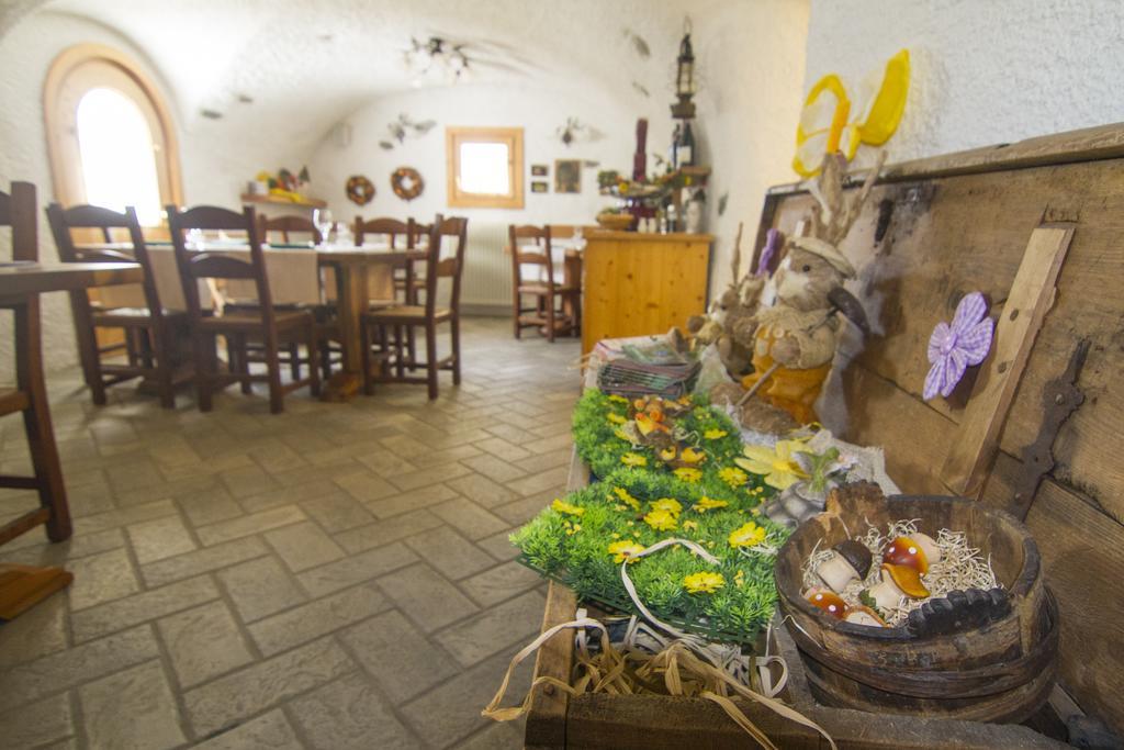 Agriturismo Raethia Isolaccia Ngoại thất bức ảnh